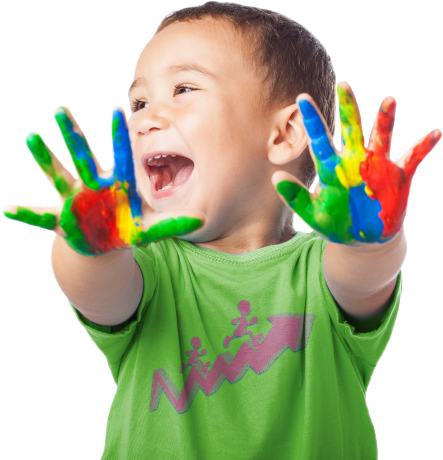 Fotografía de un niño con las manos pintadas